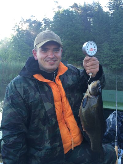 Tench, 2.7 kg — Platelių